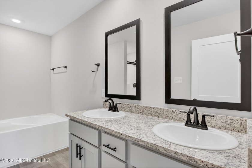 Move-In Ready Home - Comfort, Style, and Coastal Convenience - photo 14
