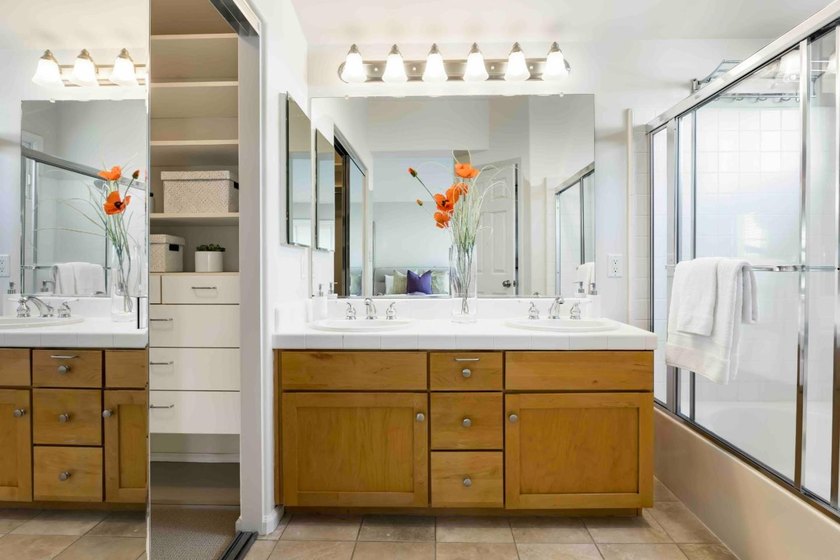 Ideally located in downtown Palo Alto yet set back from the - photo 14
