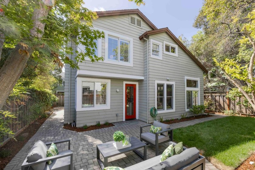 Ideally located in downtown Palo Alto yet set back from the - photo 21