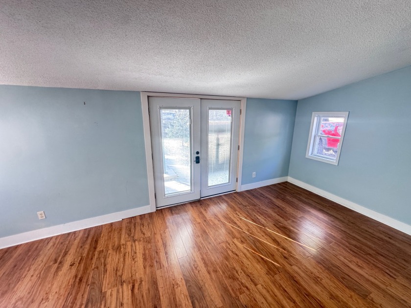 Updated two-level home with awesome indoor-outdoor flow! SOLD - photo 9