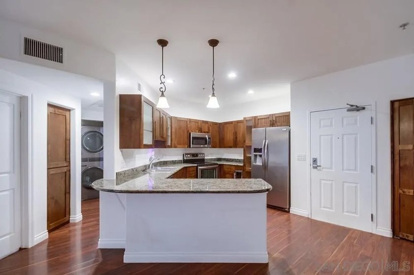 Experience comfort and style in this beautifully appointed - photo 10