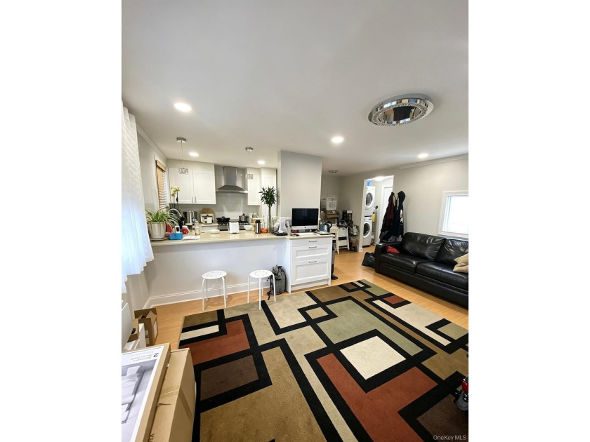 NO INTERVIEW - Garden-Style 1-Bedroom Co-op in South Flushing - photo 2