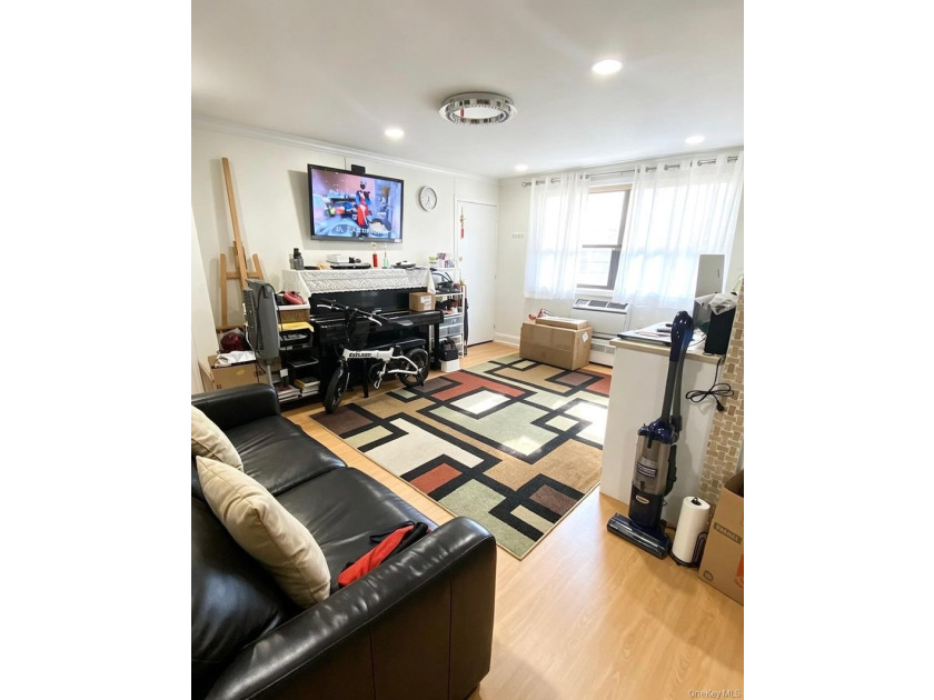NO INTERVIEW - Garden-Style 1-Bedroom Co-op in South Flushing - photo 5
