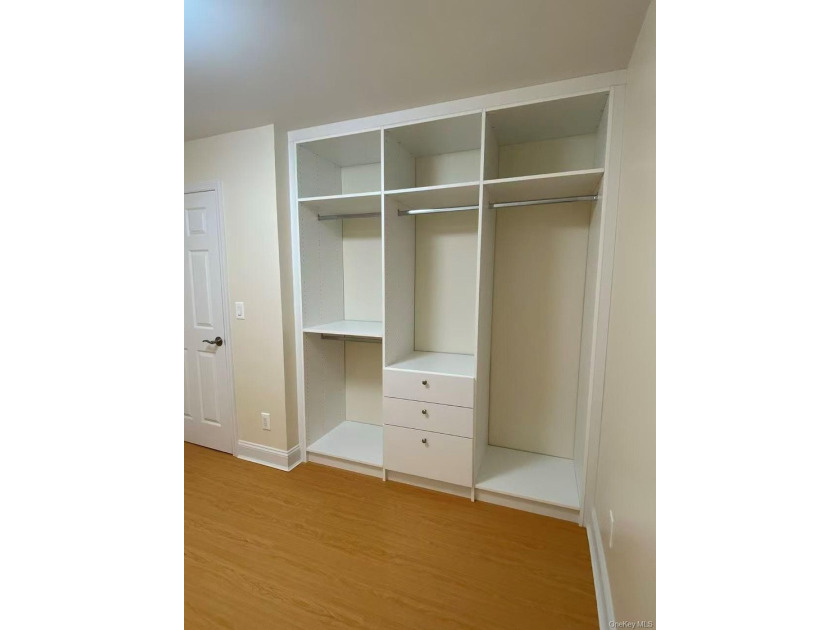 NO INTERVIEW - Garden-Style 1-Bedroom Co-op in South Flushing - photo 7