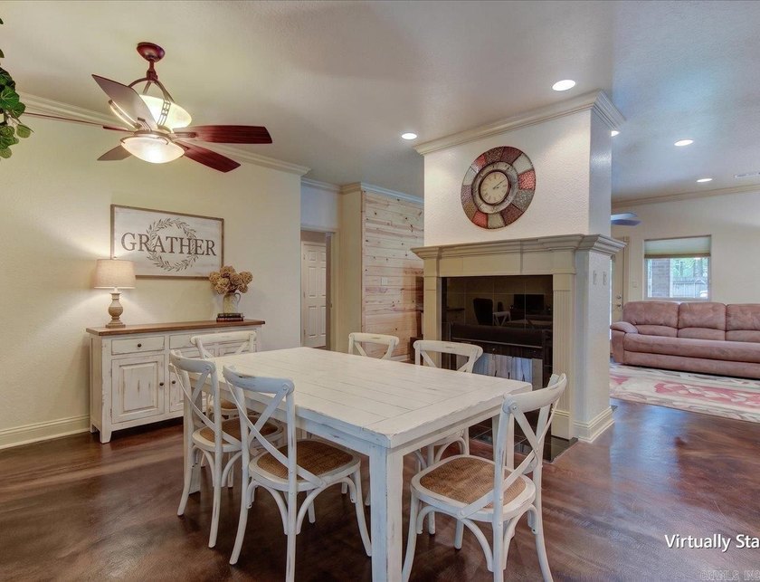 Elegance Meets Golf &amp; Lake Living Nestled in a quiet, serene - photo 4
