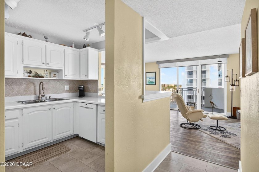 Experience resort-style oceanfront living at the iconic Oceans - photo 4