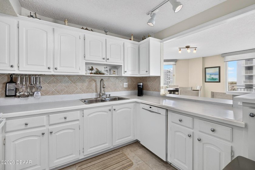 Experience resort-style oceanfront living at the iconic Oceans - photo 6