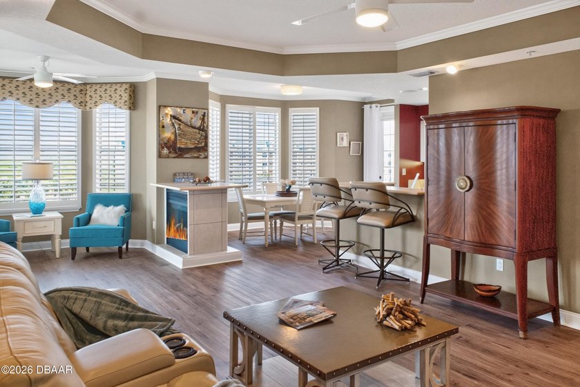 Enjoy coastal resort-style living in this top-floor corner 4-bed - photo 3