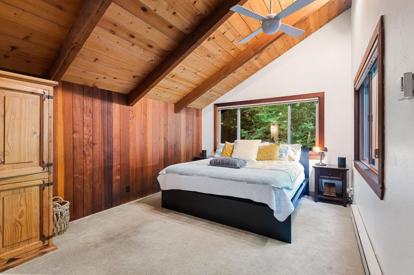 A private road and paved, circular driveway lead to this custom - photo 11