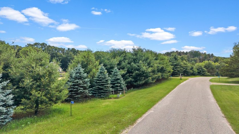 Construction to begin after an Accepted Offer: This featured - photo 3