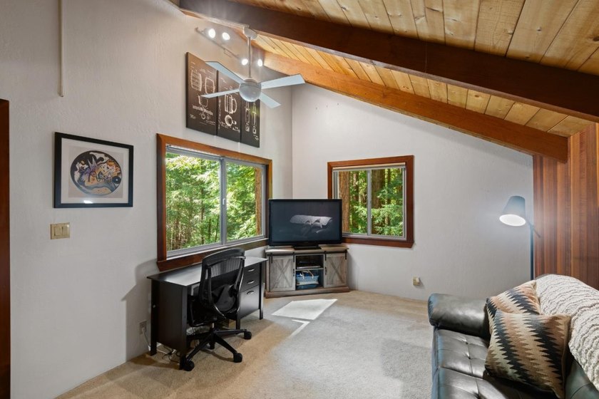 A private road and paved, circular driveway lead to this custom - photo 16