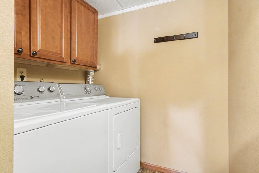 Outstanding, move-in-ready property just a short walk from - photo 17