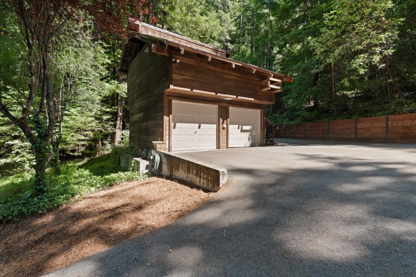 A private road and paved, circular driveway lead to this custom - photo 22