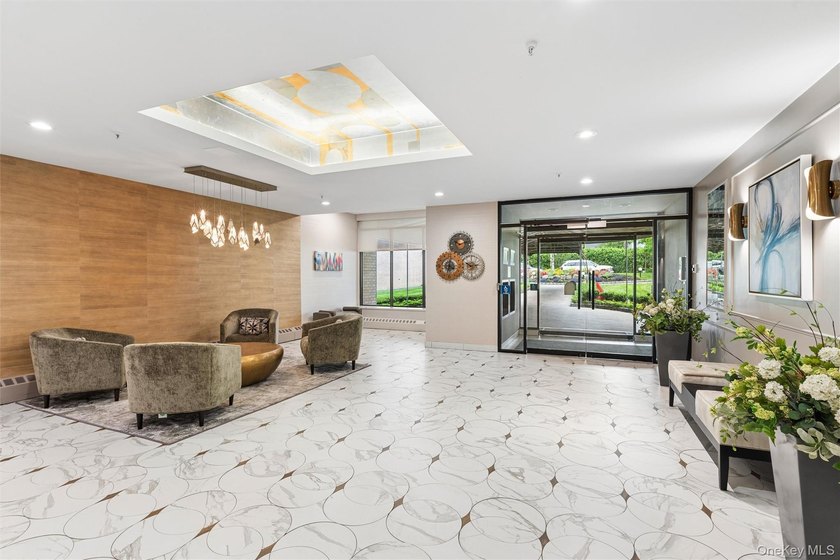 Rarely available, The Carlyle at Great Neck Plaza. A Premier - photo 23