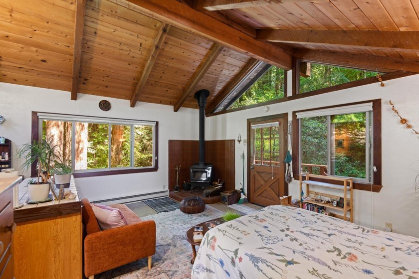 A private road and paved, circular driveway lead to this custom - photo 25