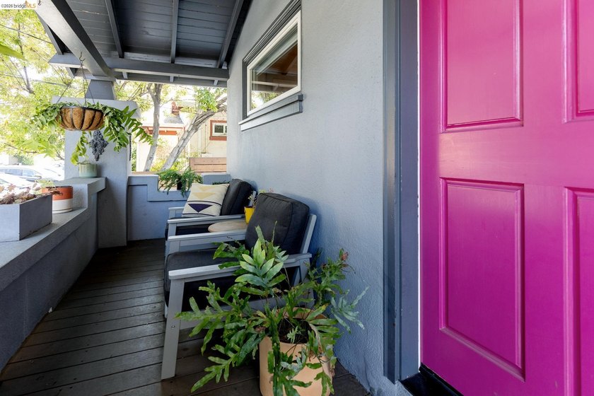 Tucked into the heart of Temescal, this delightful two-bedroom - photo 32
