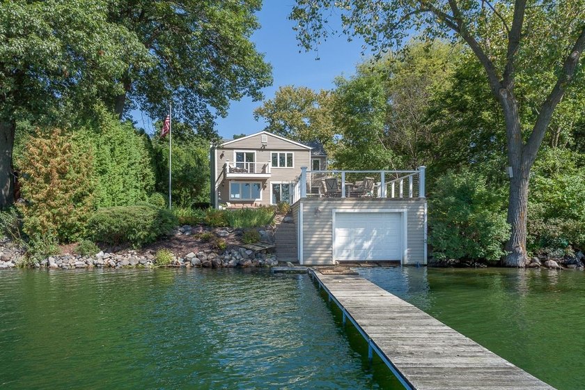 Rare Lake Monona opportunity in coveted Winnequah Point! This - photo 6