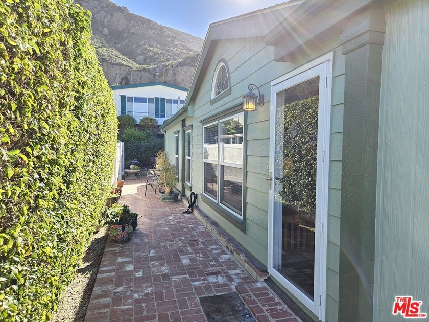 Welcome to carefree senior living in one of Camarillo's most - photo 9