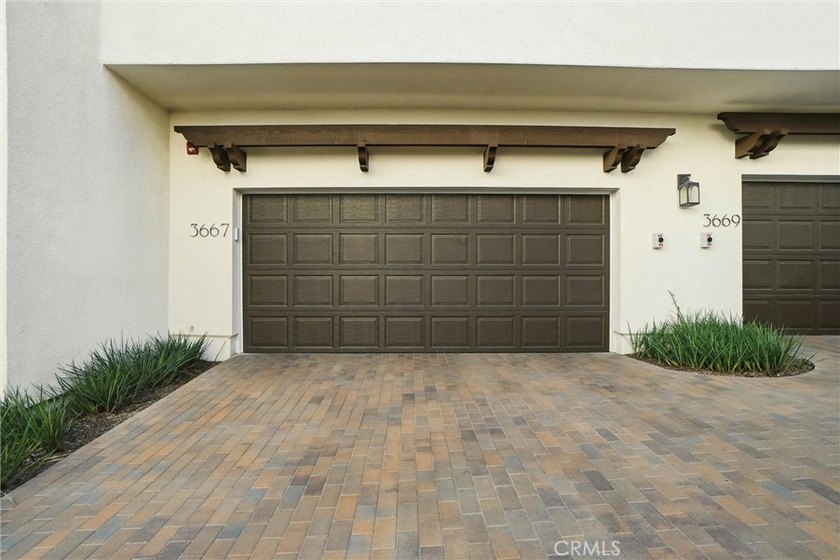 Newer Construction 3 bedroom, 2.5 Bath Spanish inspired - photo 32