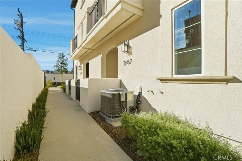 Newer Construction 3 bedroom, 2.5 Bath Spanish inspired - photo 39