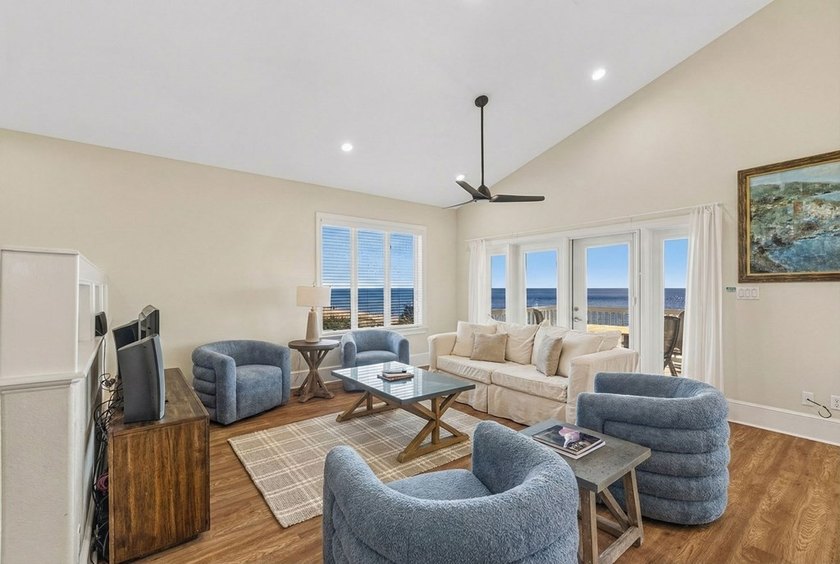 St George Island Gulf Front Home with Private Beachfront Pool - photo 10