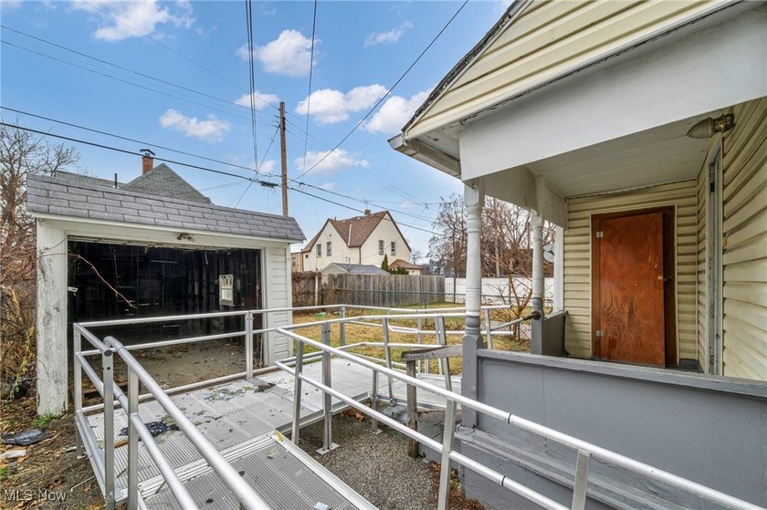 Investor opportunity: four-bedroom, two-bath single-family home - photo 37