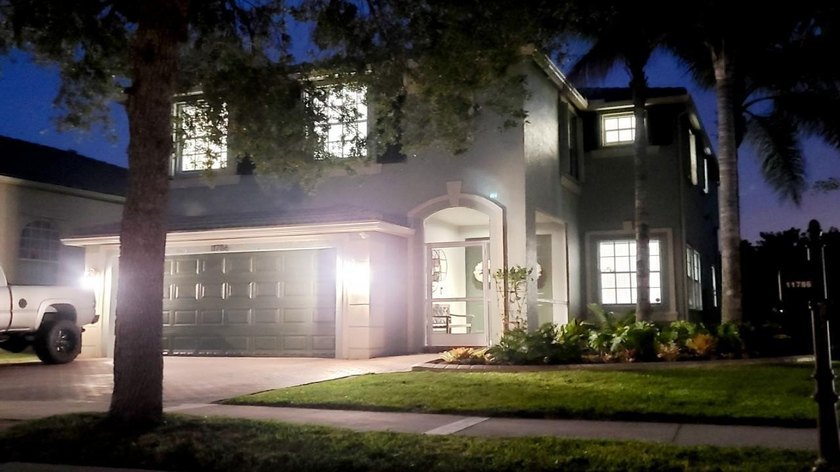 This beautiful 4-bedroom, 2.5-bathroom home with loft, 2 car - photo 2