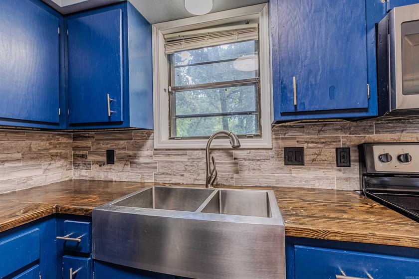 Cute and Cozy home located on the westside of Paragould. Slab - photo 5