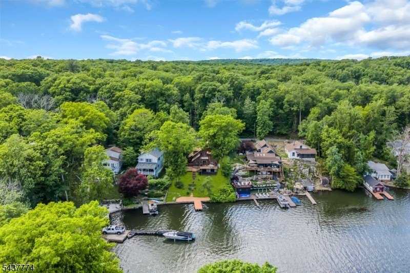 Escape to your own private lakefront retreat on Lake Hopatcong - photo 34