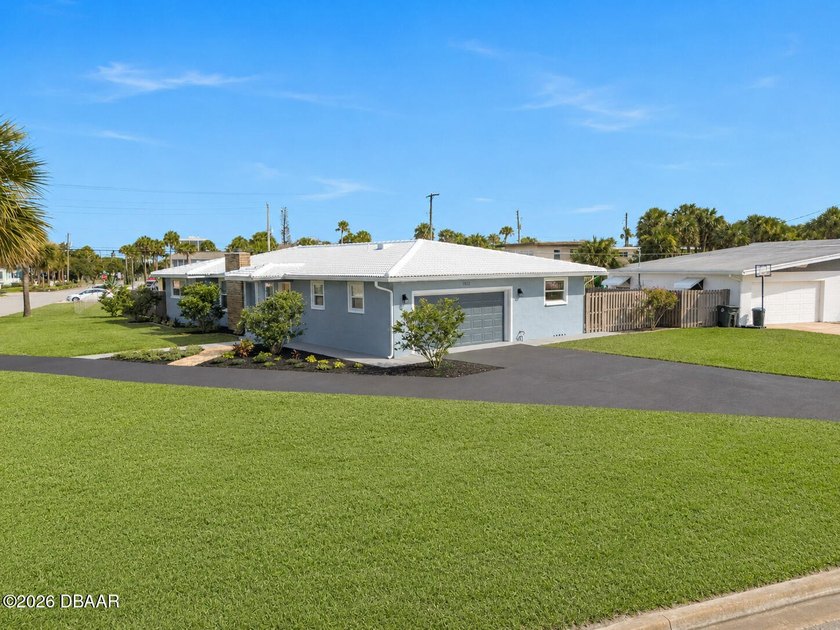 This spacious beachside Daytona Beach home has been completely - photo 2