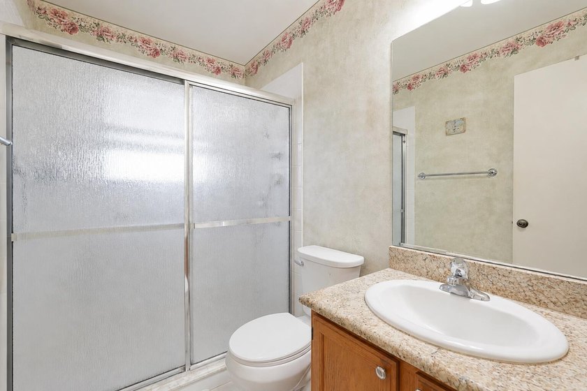Beautifully maintained 2-bedroom, 2-bath villa-style townhome - photo 13