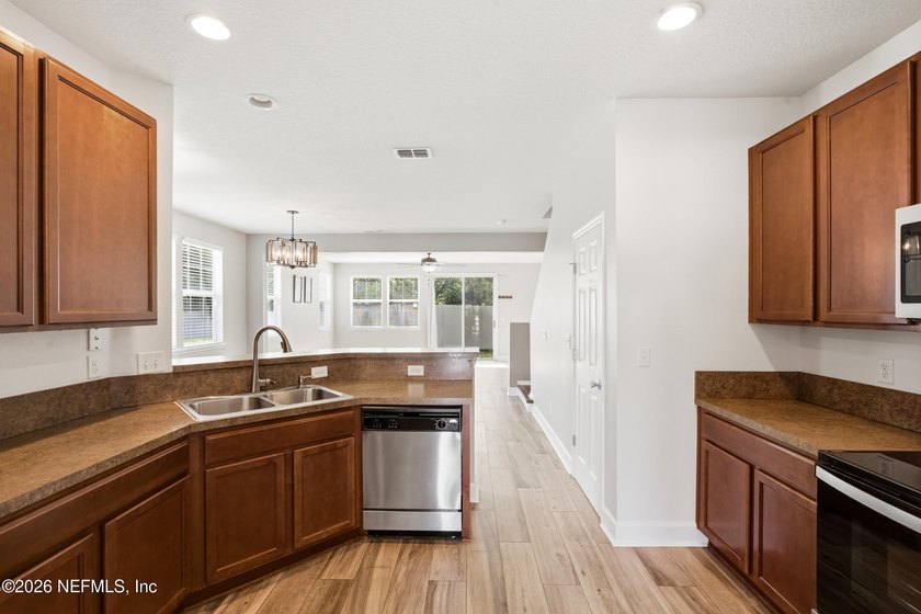 Welcome to this beautifully maintained **corner-unit townhome** - photo 16