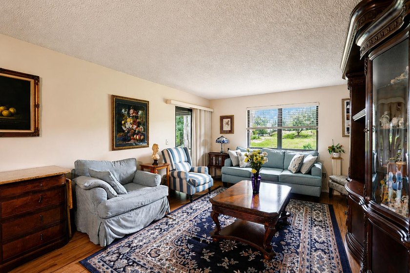 Beautifully maintained 2-bedroom, 2-bath villa-style townhome - photo 20