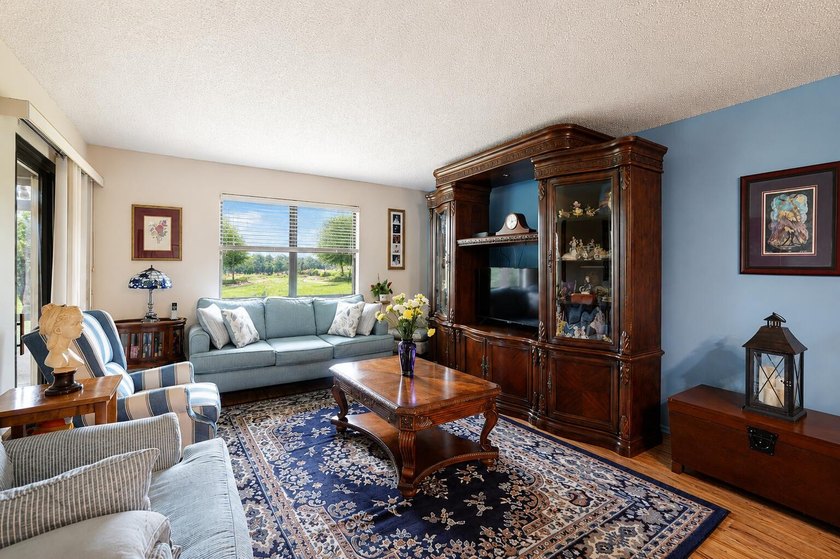 Beautifully maintained 2-bedroom, 2-bath villa-style townhome - photo 22