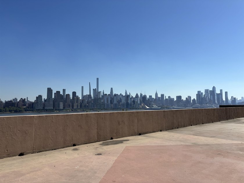 Enjoy the Spectacular Breathtaking NYC River Views from your - photo 23
