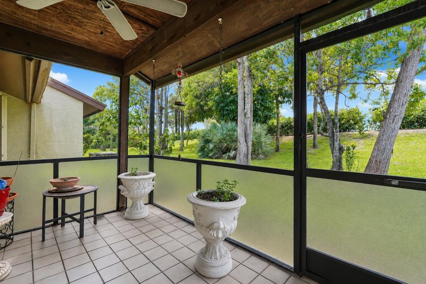 Beautifully maintained 2-bedroom, 2-bath villa-style townhome - photo 25