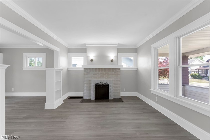 This beautifully renovated 3-bedroom, 2-bathroom home offers - photo 5