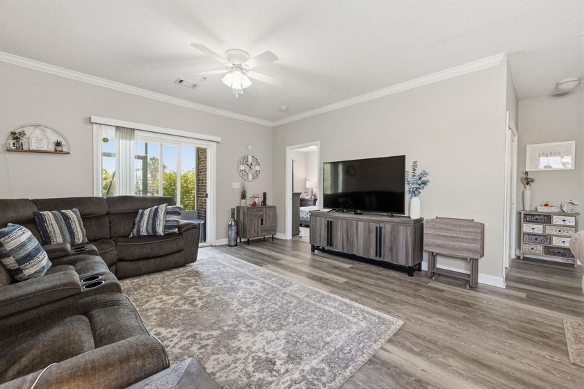 Ground-floor two-bedroom, two-bathroom condo with no-stairs - photo 20