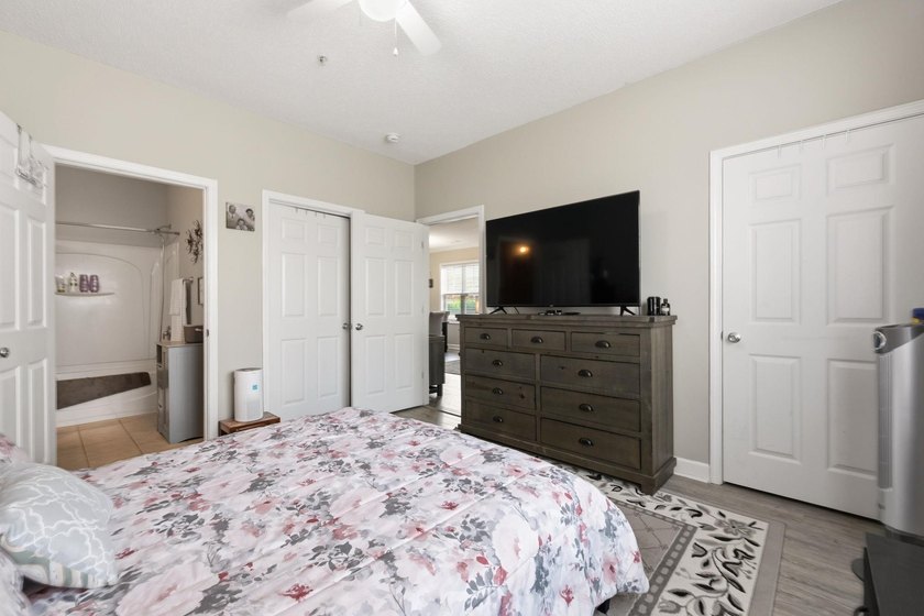 Ground-floor two-bedroom, two-bathroom condo with no-stairs - photo 26