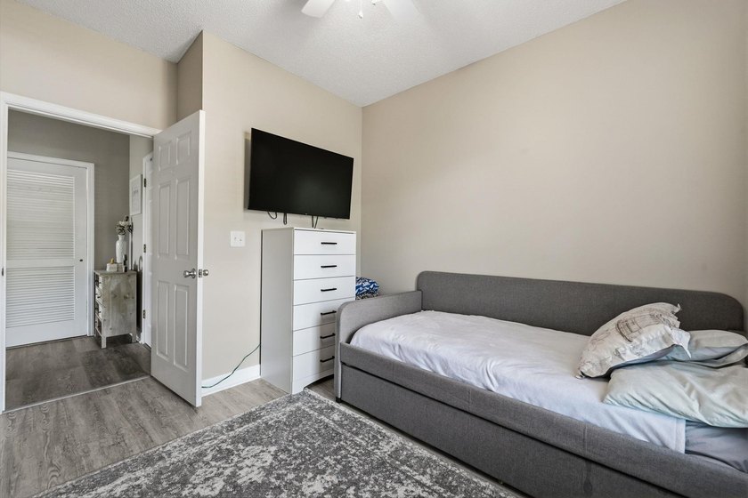 Ground-floor two-bedroom, two-bathroom condo with no-stairs - photo 34