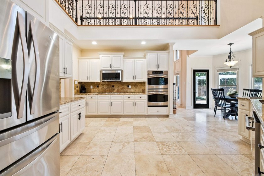 Breathtaking lake views take center stage in this exceptional - photo 10
