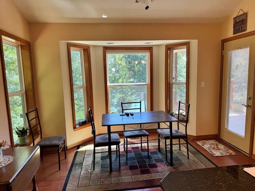 BEAUTIFUL HOME-PRIVATE LOCATION -ON LAKE OMAHA-Ski Lake. 1-OWNER - photo 6