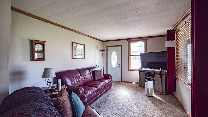 Well-maintained 4-bedroom, 2-bath character home with beautiful - photo 7