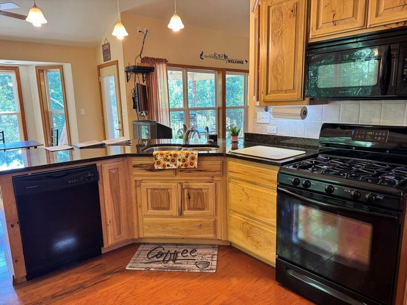 BEAUTIFUL HOME-PRIVATE LOCATION -ON LAKE OMAHA-Ski Lake. 1-OWNER - photo 8