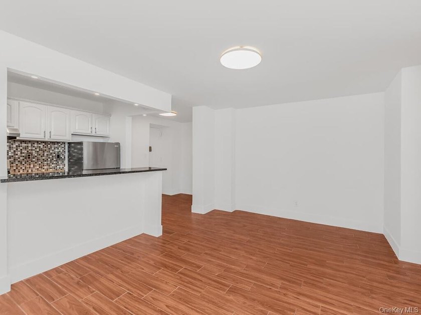 Welcome to 581 Acadamy Street # GLE. This beautiful renovated 1 - photo 4