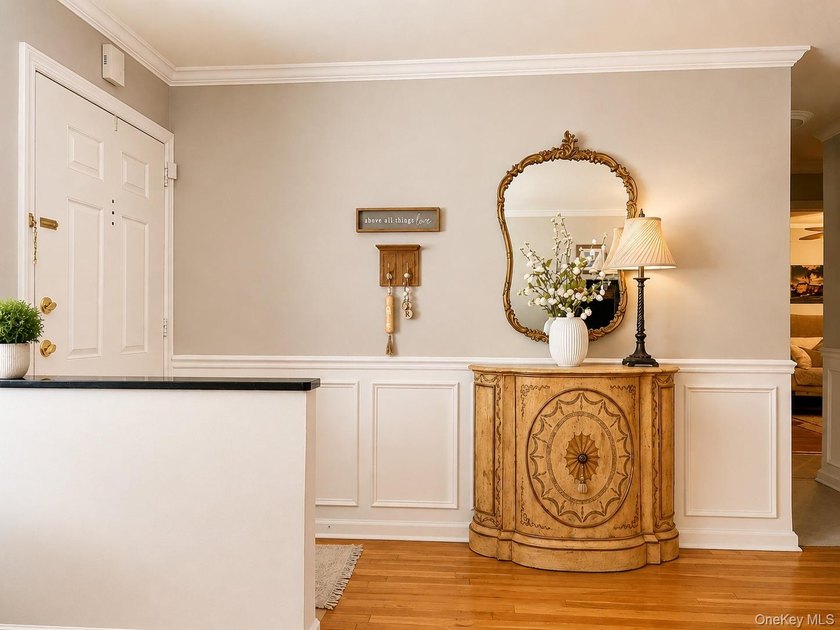 Welcome to Bay Terrace Gardens Section 3! This desirable lower - photo 2