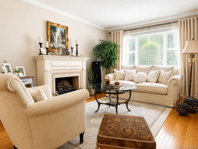 Welcome to Bay Terrace Gardens Section 3! This desirable lower - photo 3