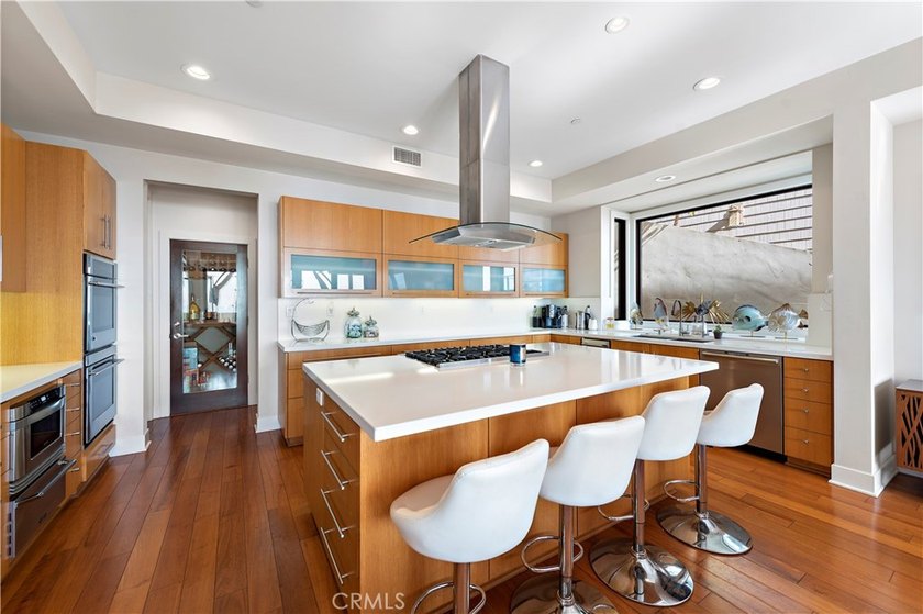 2 month minimum . Off Season 20k/ High Season 30k This luxurious - photo 15