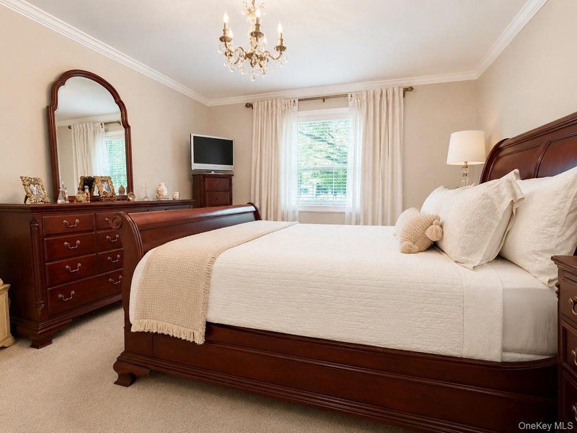 Welcome to Bay Terrace Gardens Section 3! This desirable lower - photo 10