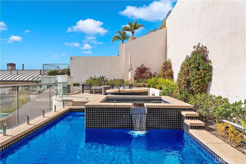 2 month minimum . Off Season 20k/ High Season 30k This luxurious - photo 41